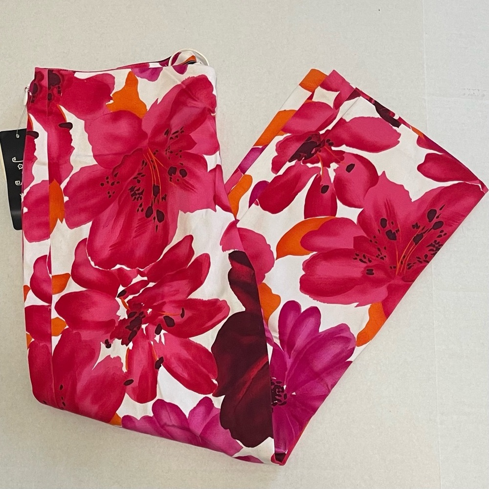 NWT Jaclyn B. Floral pants size 9/10